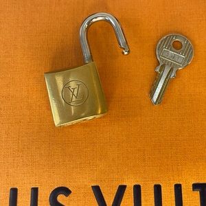 Rare 200 Series Louis Vuitton Lock & Key 🔐 201